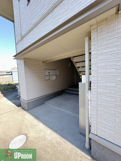 ファミール江川のエントランス