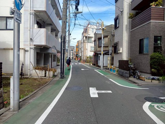 小山2丁目　建築条件無し売地の前面道路含む現地写真