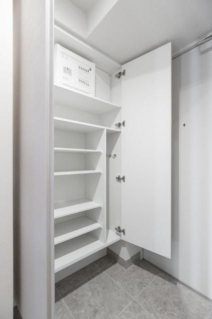 イプセ渋谷本町の玄関