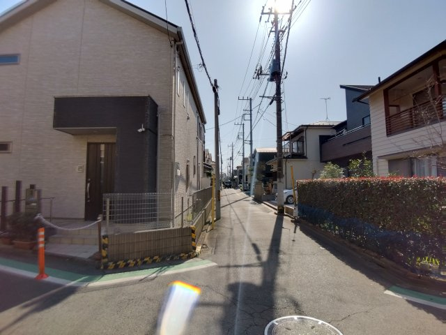 中古／ふじみ野市西２丁目の前面道路含む現地写真|角地のため、開放感があります