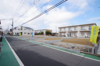 【前面道路含む現地写真】