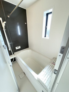 【洋室】 | 新築アーネストワン　4LDK　松並第二　①号棟　 | ※類似物件の写真です
※現在建築中のため、類似の完成物件のご案内が可能です