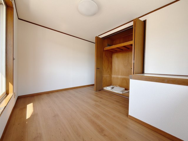 【中古戸建】藤岡市上大塚の洋室|■2階洋室｜子供部屋のメリットは「自立心を養うことができる」「自分で整理整頓できるようになる」そして、お子様が成長した際には「プライバシーを確保できる」といい事だらけ♪
