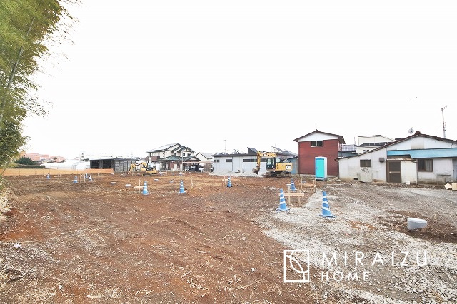 【前面道路含む現地写真】 | ＼静かな環境で落ち着いた暮らしをご希望のお客様／広さと価格のバランスの良いマイホーム！近隣施設にも恵まれ立地！詳細、ご見学希望・資料請求ミライズホームお気軽にお問合せ下さい♪