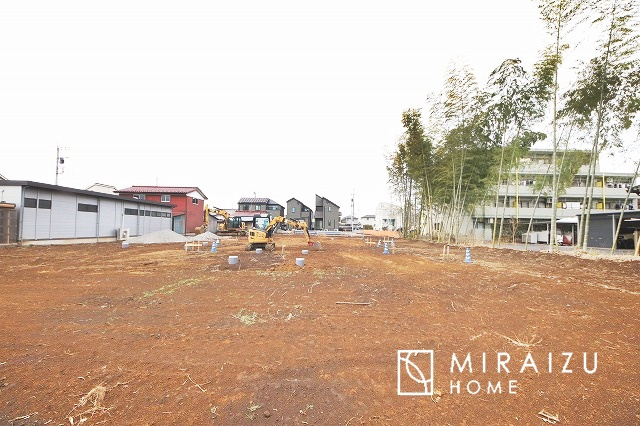 【外観】 | 運転が不安な方も安心な前面道路、きちんと幅員のある道路は女性にも安心です。整備されている道路は気持ちも良いですね♪