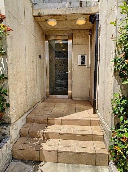 MidCUBE中台のエントランス