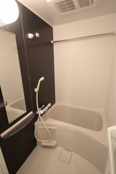 MidCUBE中台の浴室