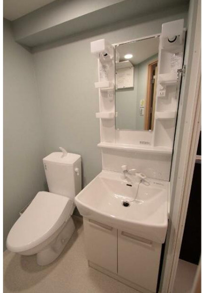 MidCUBE中台の洗面所