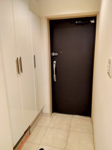エンブルソレア今泉小前　富士市新橋町の玄関|シューズボックスがあります。ご家族が多くても安心ですね。