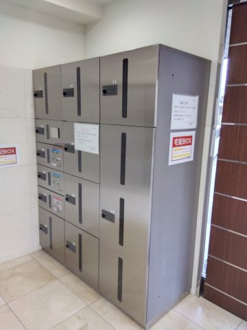 エンブルソレア今泉小前　富士市新橋町の設備|宅配ボックスがあるので、留守時のお荷物も安心ですね。
