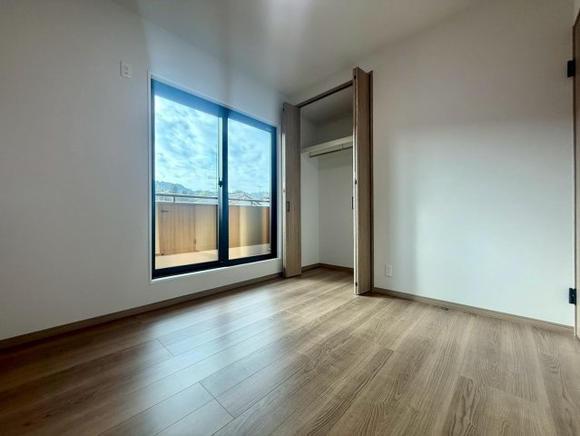 いの町枝川　新築戸建の洋室|バルコニーに面して明るい洋室です☆