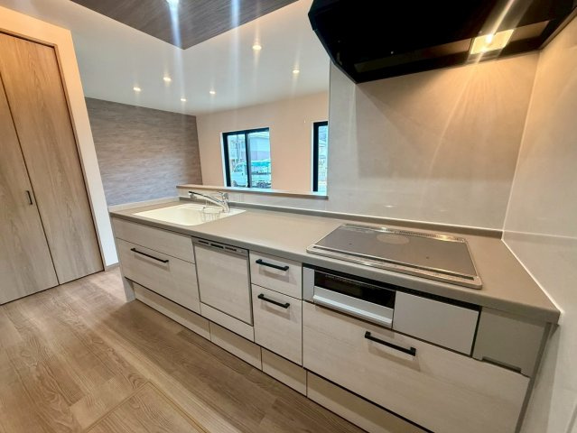 いの町枝川　新築戸建のキッチン|IHと食器乾燥機を備えたシステムキッチンです☆