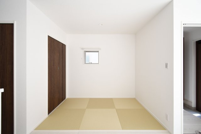 吾川郡いの町枝川 ⑬ 新築戸建てのその他|お子様の遊び場やお昼寝スペースとして大活躍の畳コーナー。※画像はイメージです。