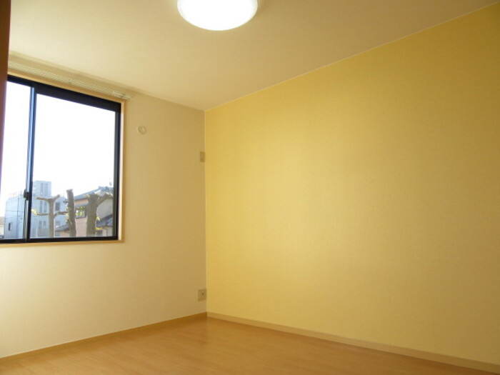 シェモアＢの居間・リビング|同建物内別部屋の写真です。