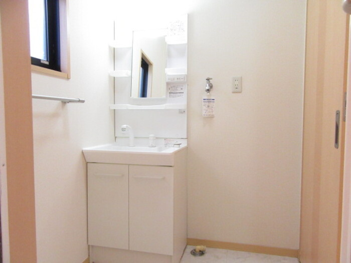 シェモアＢの洗面所|同建物内別部屋の写真です。