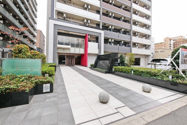 エステムコート難波WEST-SIDE Vアジュールのエントランス