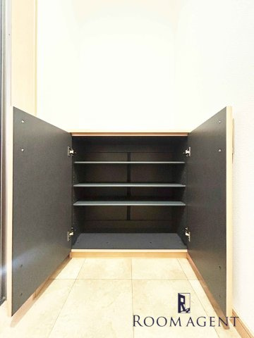 グランレーヴ大曽根の玄関