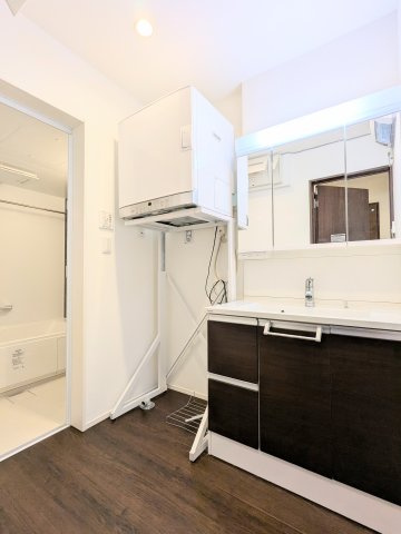 台東区東上野６丁目の戸建のランドリースペース|～乾燥機付き ランドリースペース写真～