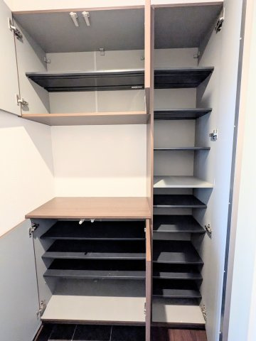 台東区東上野６丁目の戸建の収納|～玄関収納 写真～