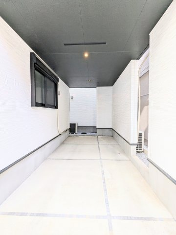 台東区東上野６丁目の戸建の駐車場|～広々駐車場 写真～