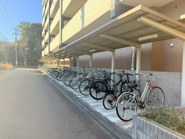 サンクレイドル新守谷ヴィバーチェの駐輪場|共用部・駐輪場