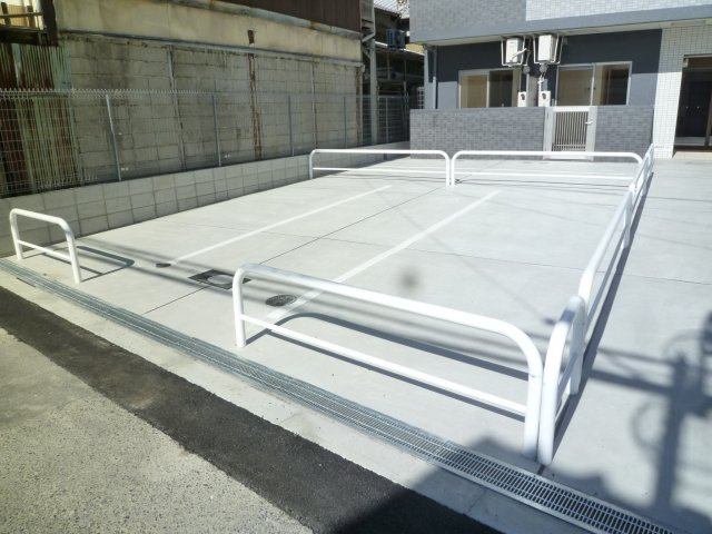 グランパシフィック花園北の駐車場