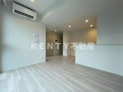 【居間・リビング】 | ルミーク北品川 | こちらのリビングで趣味の時間をお楽しみください