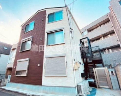 ソレイユ仲六郷の外観|2018年12月築　木造地上3階建て総戸数6戸　オートロック付人気賃貸アパート
京急本線雑色駅徒歩8分、六郷土手駅徒歩10分の東京都大田区仲六郷3丁目