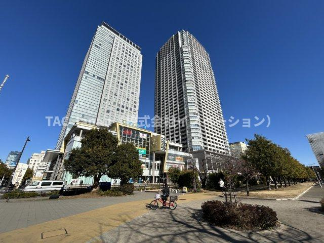 ブリリアタワー東京の外観|～Appearance～
青空に映えるこの雄大な佇まい。
陽当たり、立地、周辺環境など恵まれた好条件となっております。