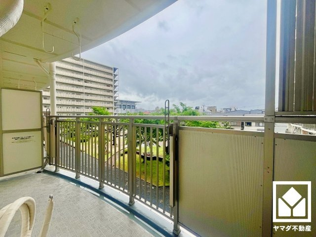 深草西浦住宅のバルコニー