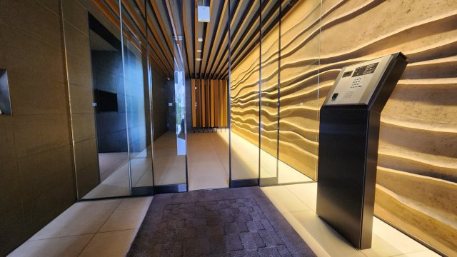 プライムメゾン浅草橋のエントランス|風除室