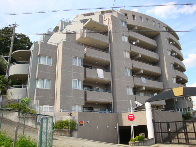グランドゥール逆瀬川の外観