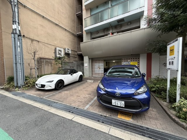アーデン土佐堀の駐車場