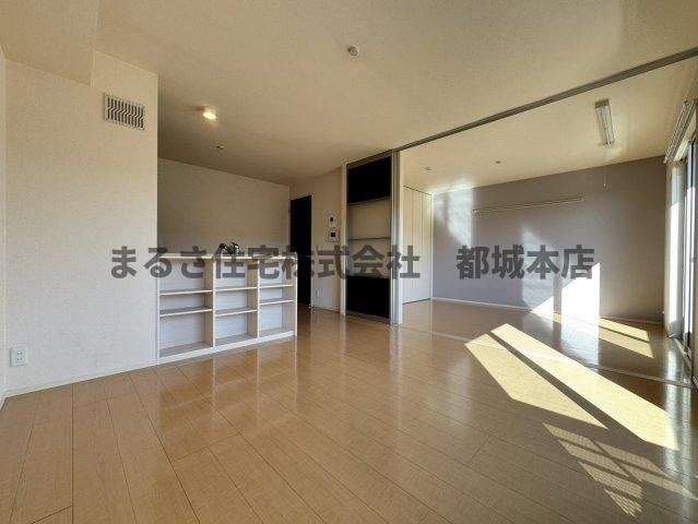 メゾンブランシェⅡの居間・リビング