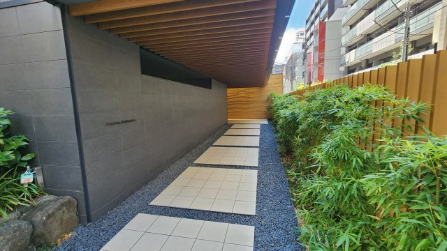 プライムメゾン浅草橋のエントランス|エントランス前アプローチ