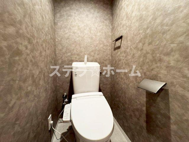 ファミリーコーポ江坂のトイレ|落ち着いた色調のトイレです