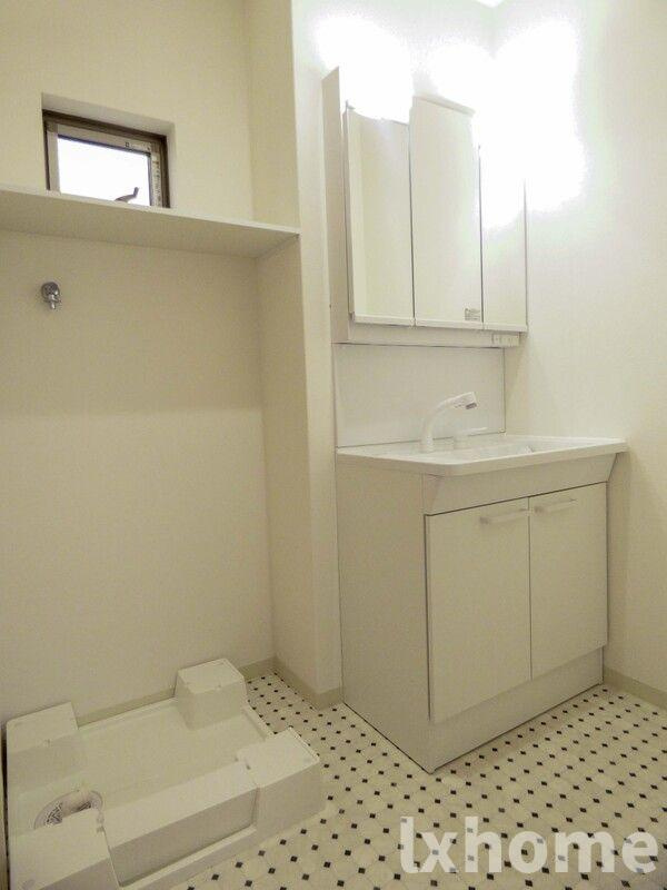 クリエオーレ庄屋Ⅰの洗面所|忙しい朝には欠かせない洗面所です