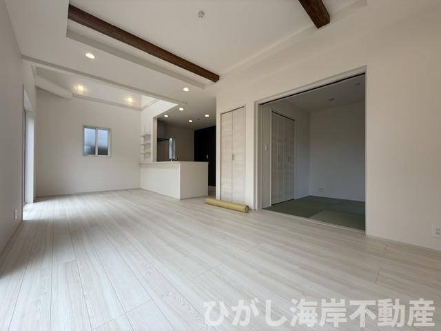 平塚市四之宮2丁目　新築戸建　全２棟のダイニング|18帖　LDK