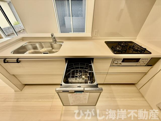 平塚市四之宮2丁目　新築戸建　全２棟のキッチン|食洗器付きシステムキッチン