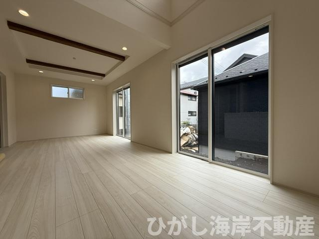 平塚市四之宮2丁目　新築戸建　全２棟の居間・リビング|18帖　LDK