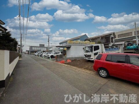 平塚市四之宮2丁目　新築戸建　全２棟の前面道路含む現地写真|2月27日撮影　建築中　現地外観