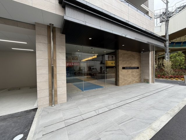 スプランディッド弁天町WESTのエントランス