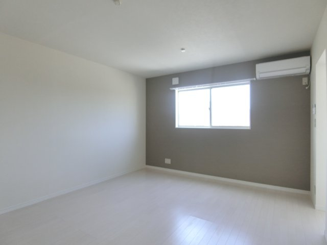 売りアパート（インクルー）の洋室
