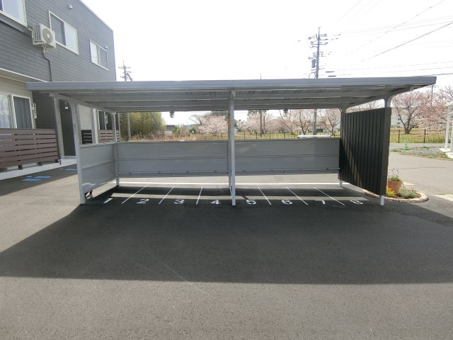 売りアパート（インクルー）の駐輪場