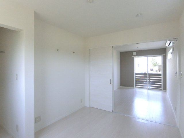 売りアパート（インクルー）の洋室