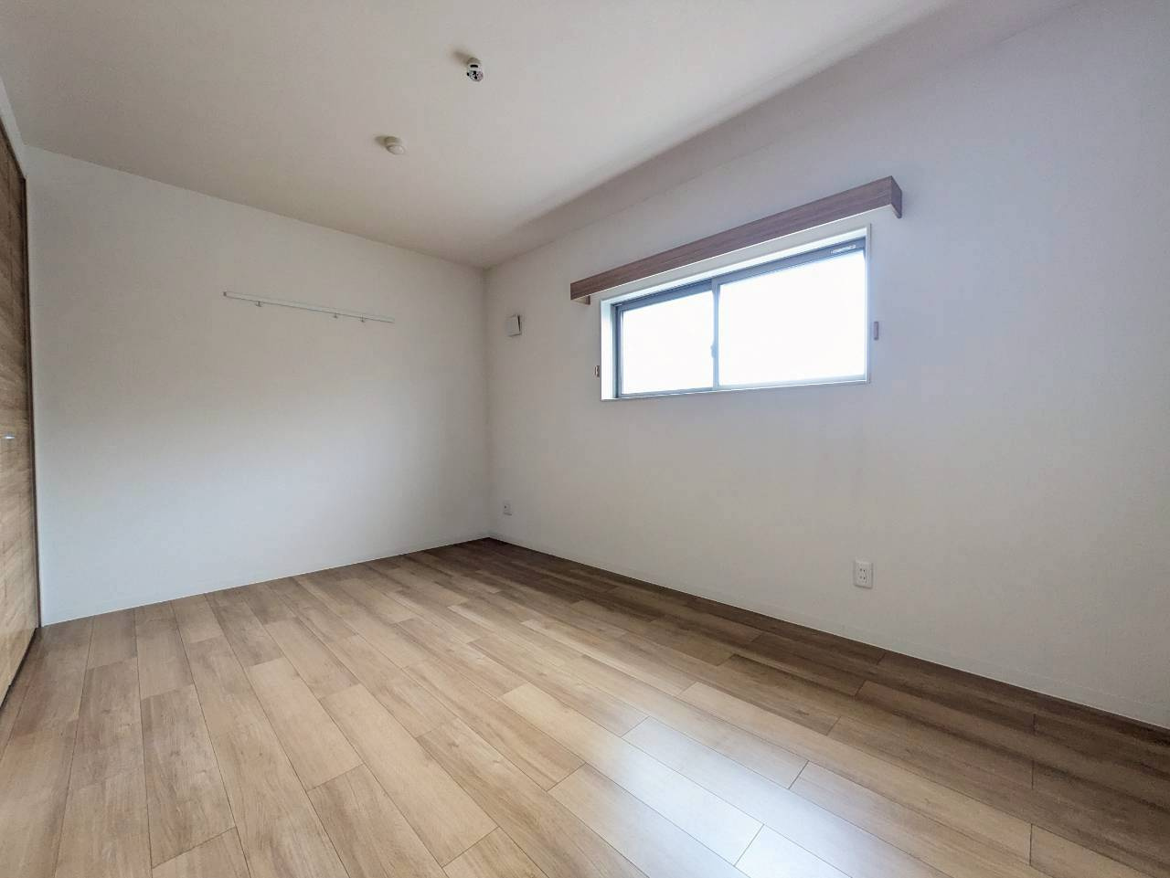 メゾン浦和根岸の設備|★室内用物干しフック＆各部屋にエアコンを設置★