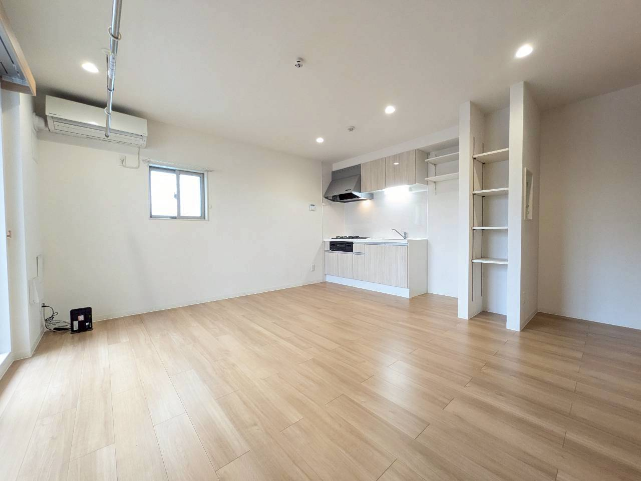 メゾン浦和根岸の居間・リビング|★広々１1.5帖のリビング・ダイニング！ダウンライト照明付き★