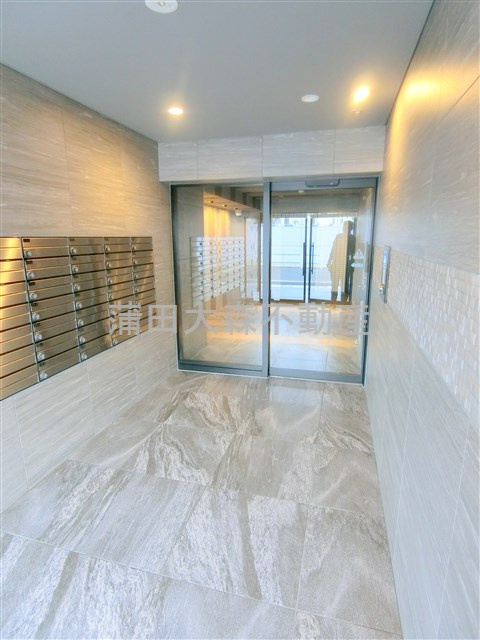 ハーモニーレジデンス蒲田アートヴィラのエントランス|防犯カメラTVモニター付オートロック宅配BOXメールBOX管理人室　エントランス