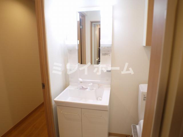 ソレイユ仲六郷の洗面所|同建物内、別のお部屋の参考写真になります。