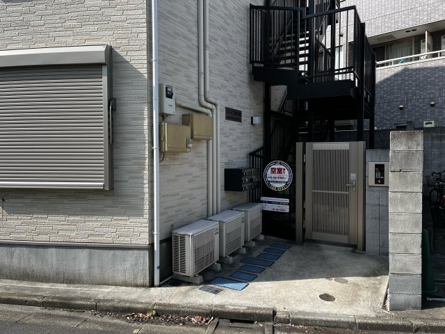 ソレイユ仲六郷のエントランス